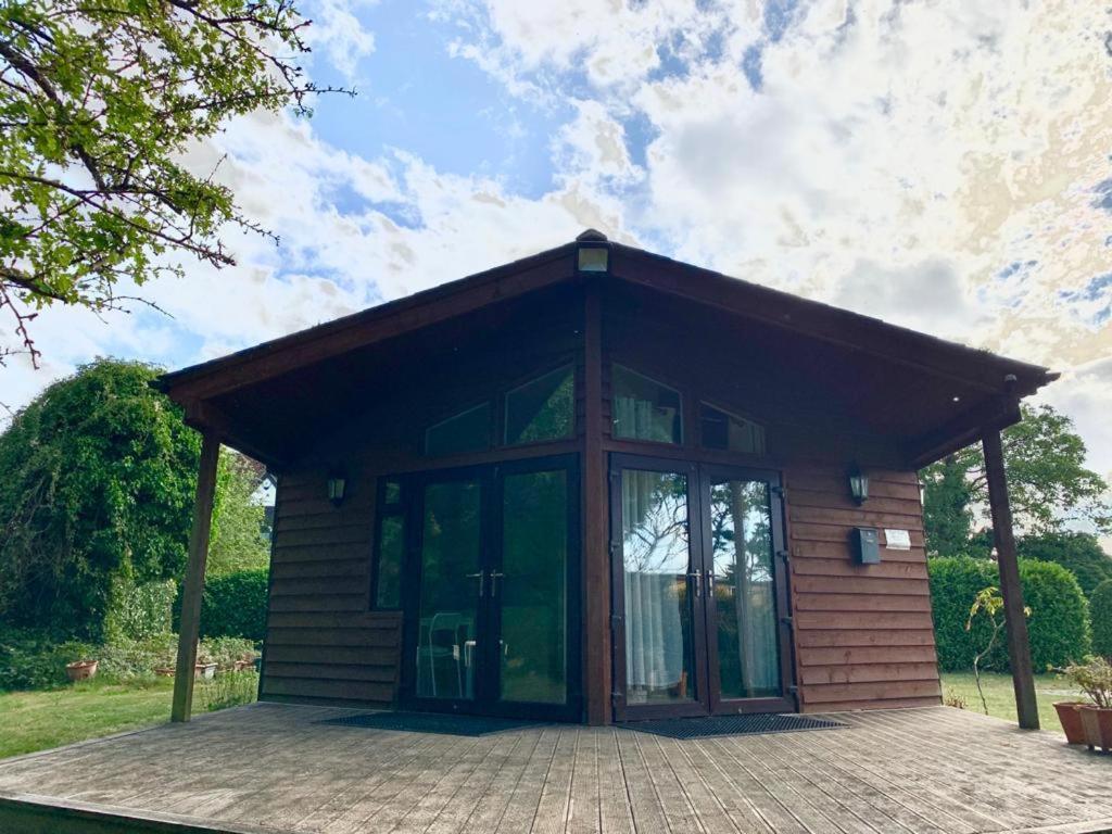 The Reading Whole Chalet With Lake And Two Acre Gardens Dış mekan fotoğraf