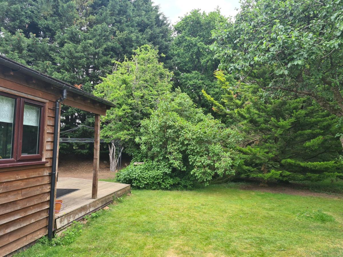 The Reading Whole Chalet With Lake And Two Acre Gardens Dış mekan fotoğraf