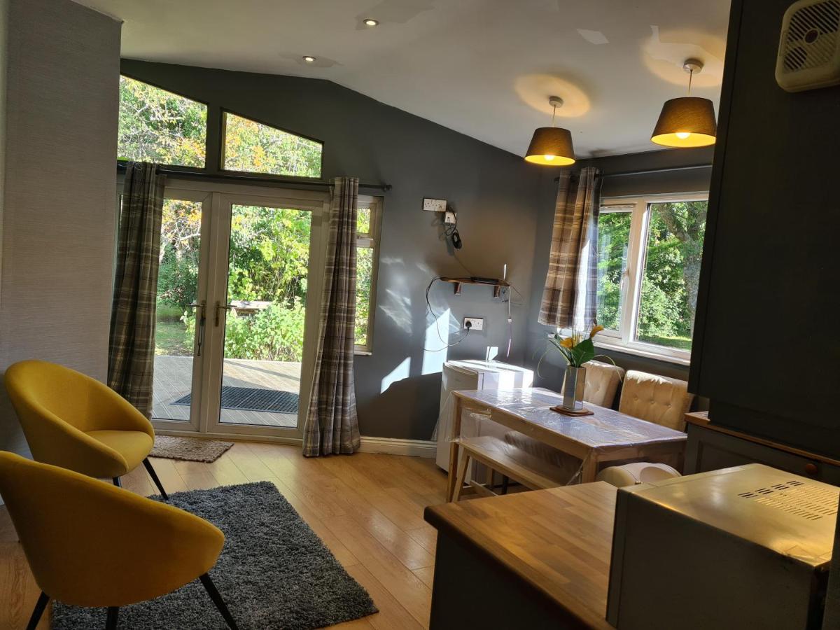 The Reading Whole Chalet With Lake And Two Acre Gardens Dış mekan fotoğraf